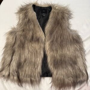 Forever 21 Faux Fur Vest Size Medium